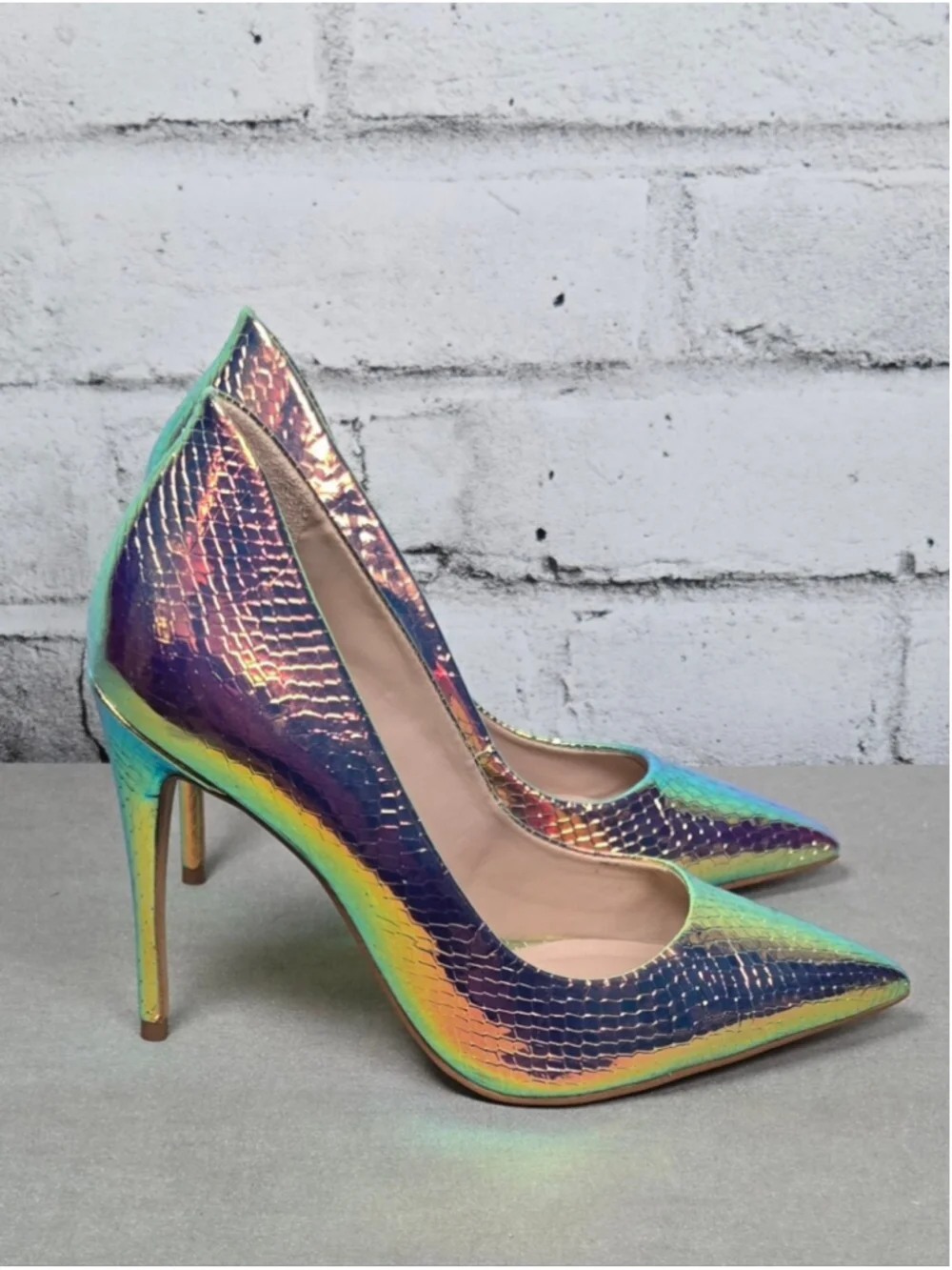 ALDO Iridescent Holographic Snakeskin Pointed Toe Pumps Heels Size 6